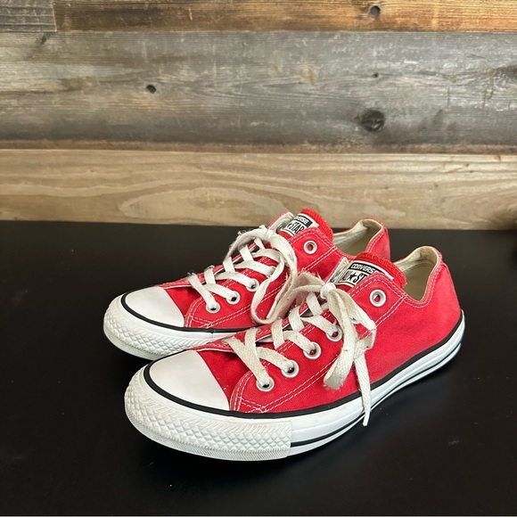Converse All Star Chuck Taylor OX Low Top Sneakers In Red Ladies Size 8 Mens 6 - Picture 2 of 10